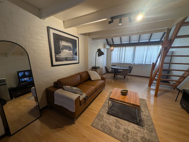 Cosy Central Apartment - Victoria Park