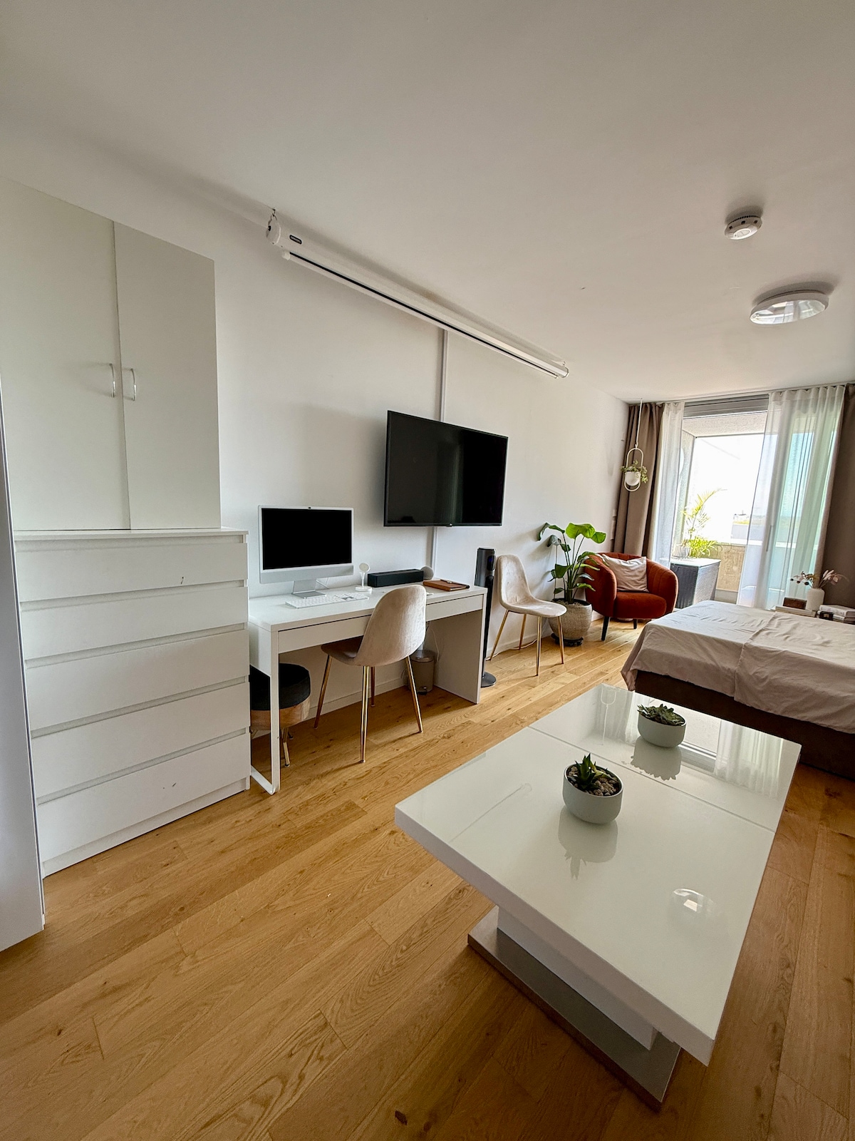 Successful Airbnb property: Modern Apartment with Balcony near City Center in Schwanthalerhöhe