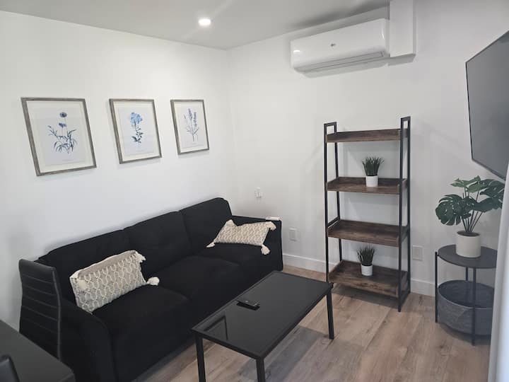 Beautiful 1 Bedroom House - Calabasas, CA