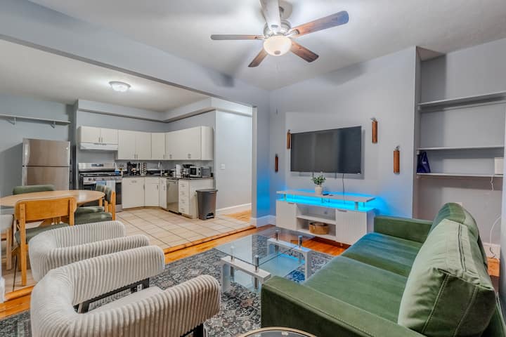 2 Apts · Sleeps 16 · 4 Free Parking · Walk To Mit - Cambridge, MA