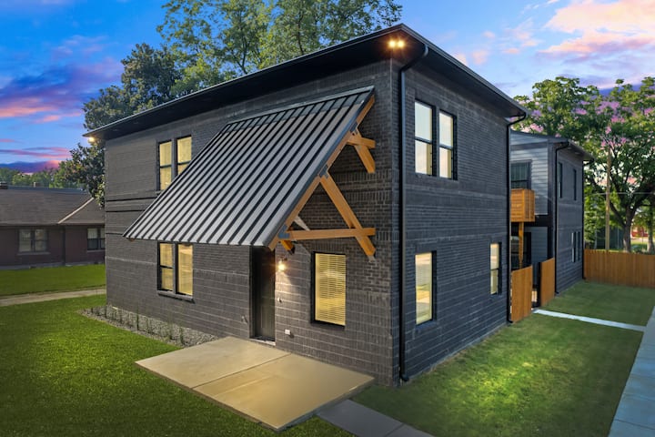 Stylish New Build 2br/2ba Getaway W/ Gated Parking - Memphis, TN