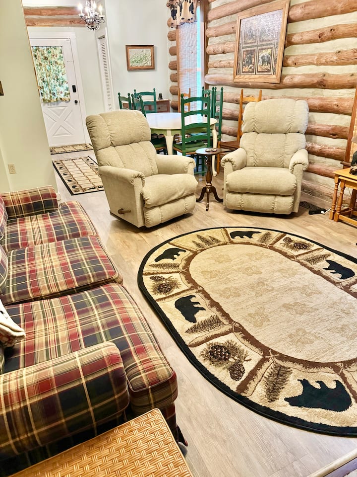 Modern Amenities, Rustic Charm, Lake Life Memories - Lake Junaluska, NC