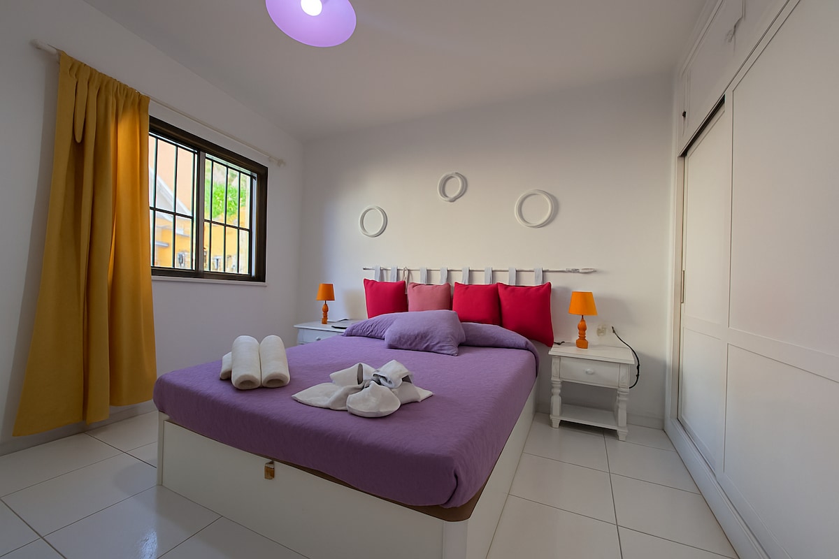 dormitorio principal con kit de bienvenida 