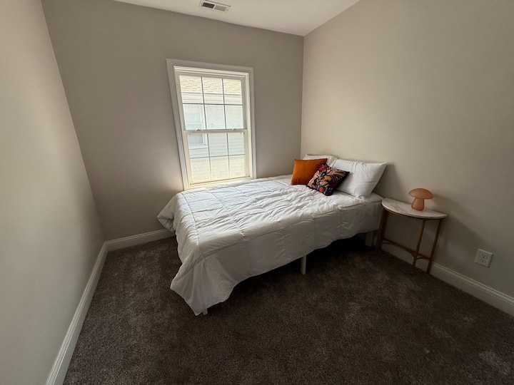 Uživajte u mirnim noćima i vedrim jutrima u ovoj udobnoj spavaćoj sobi. 