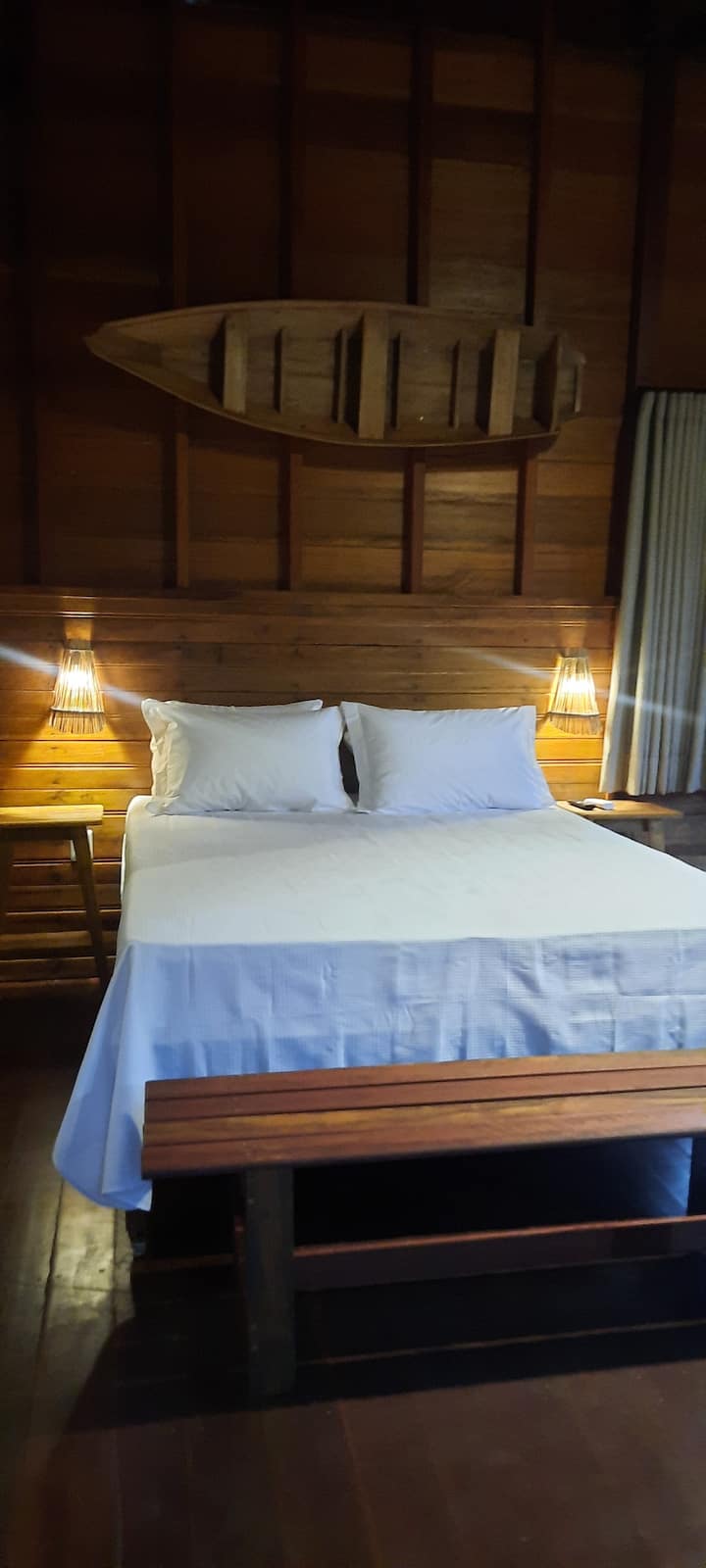 Cama queen.