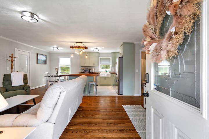 Insidecity Limits! Walking Distance To Downtown! - Blairsville, GA