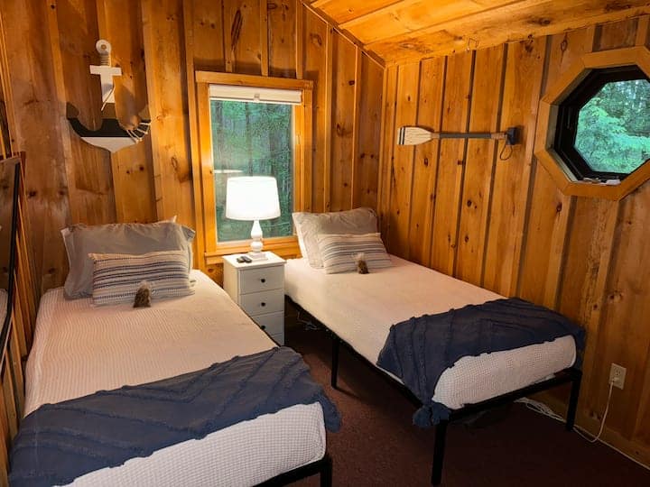 สามารถเปลี่ยนเตียงให้เป็นเตียงคิงไซส์ได้ตามคำขอ