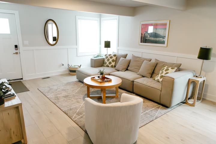 'The Olive House' - Peaceful And Charming Home - Ankeny, IA