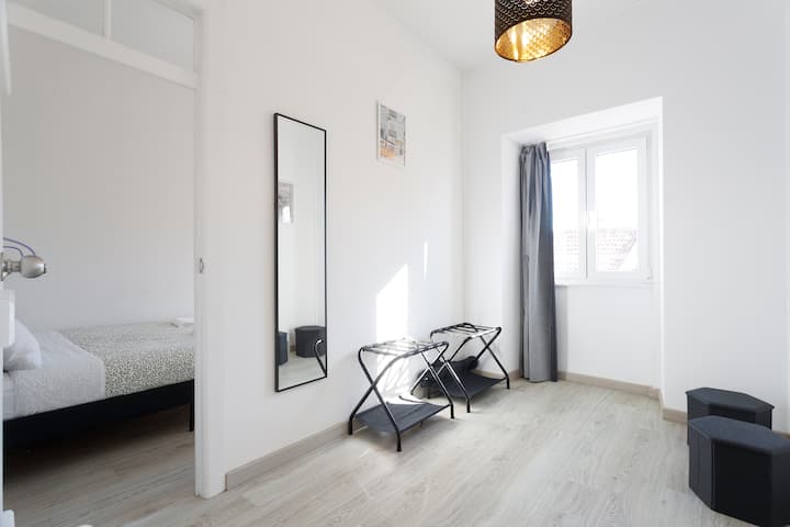 Calm Apartment With Free Parking Ideal For Groups - Almada