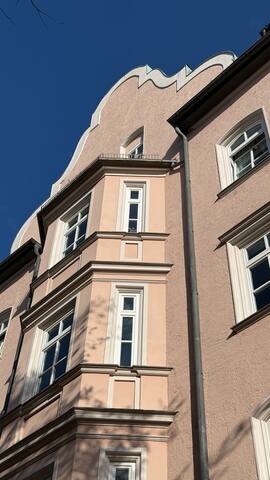 Luxury Historic 3BR, 2BA – 3 Min to Oktoberfest gallery image 3