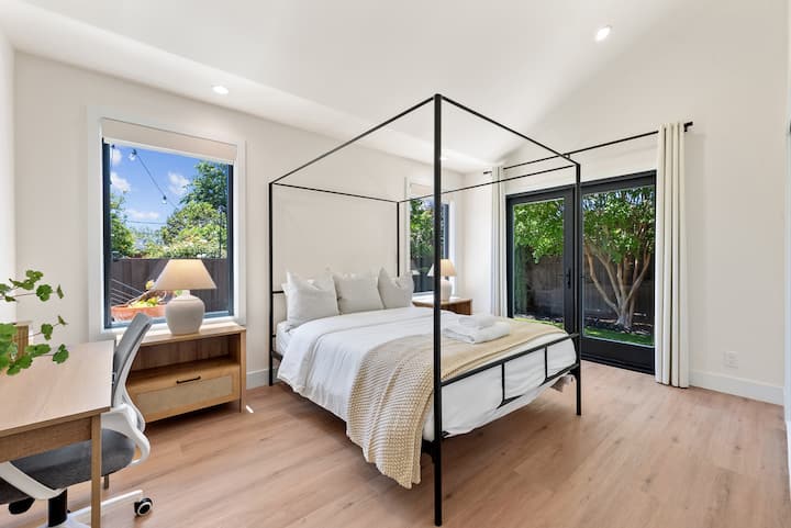 Stay Alpha Home • Vaulted Ceiling • Scenery Patio - San Mateo, CA