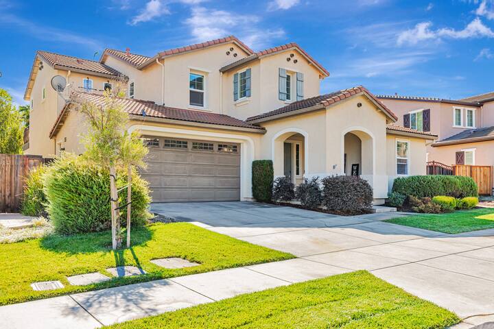 Gilroy Oasis gallery image 2