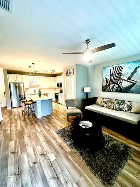 Successful Airbnb property: PlushApartmentNearAirport Zoo in Highlands