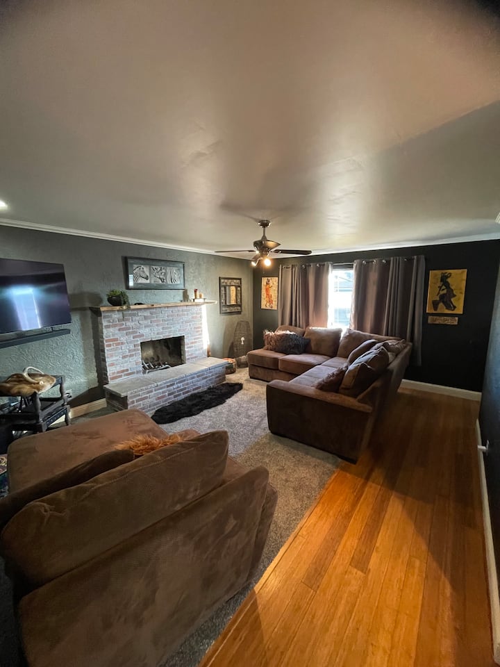 Charming Getaway - Cozy Vibes - Reno