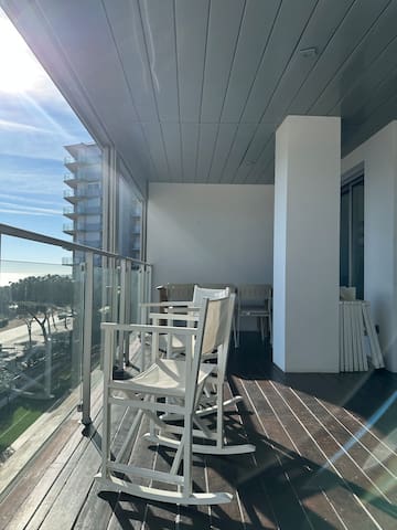 Luxury duplex with frontal Sea Views! gallery image 3