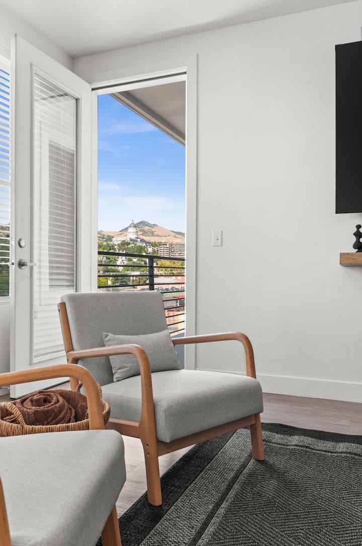 Modern Downtown 2BR 2BA | City Views + Delta - Apartments for Rent