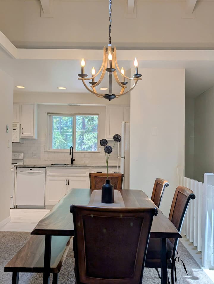 Tahoe Sunshine & Powder: Newly Remodeled 2 Bedroom - Carson City, NV
