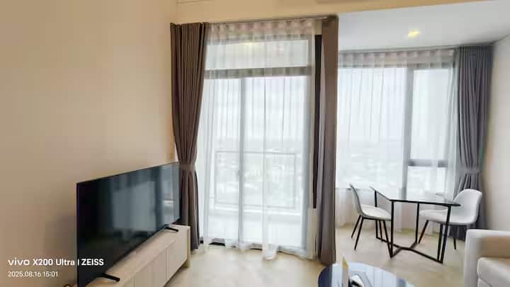 Rama9 35平一室带阳台loft7/住3人/屋顶泳池/近rca/近火车夜市/近tonglor - Thailand