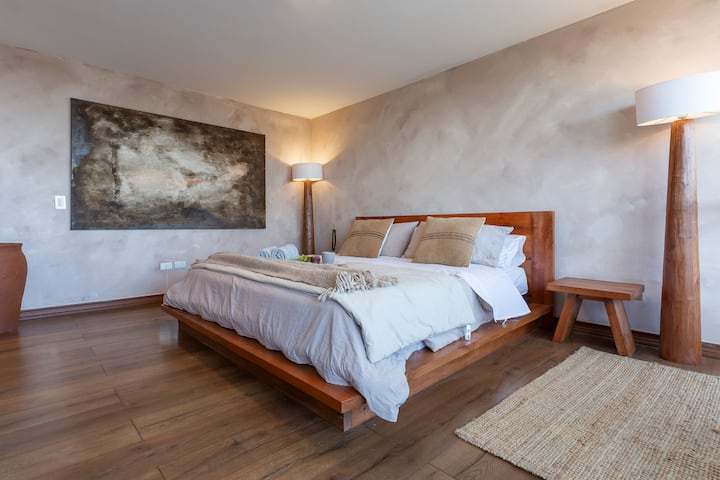Large Premium Apartment facing Parque Arauco • A/C
