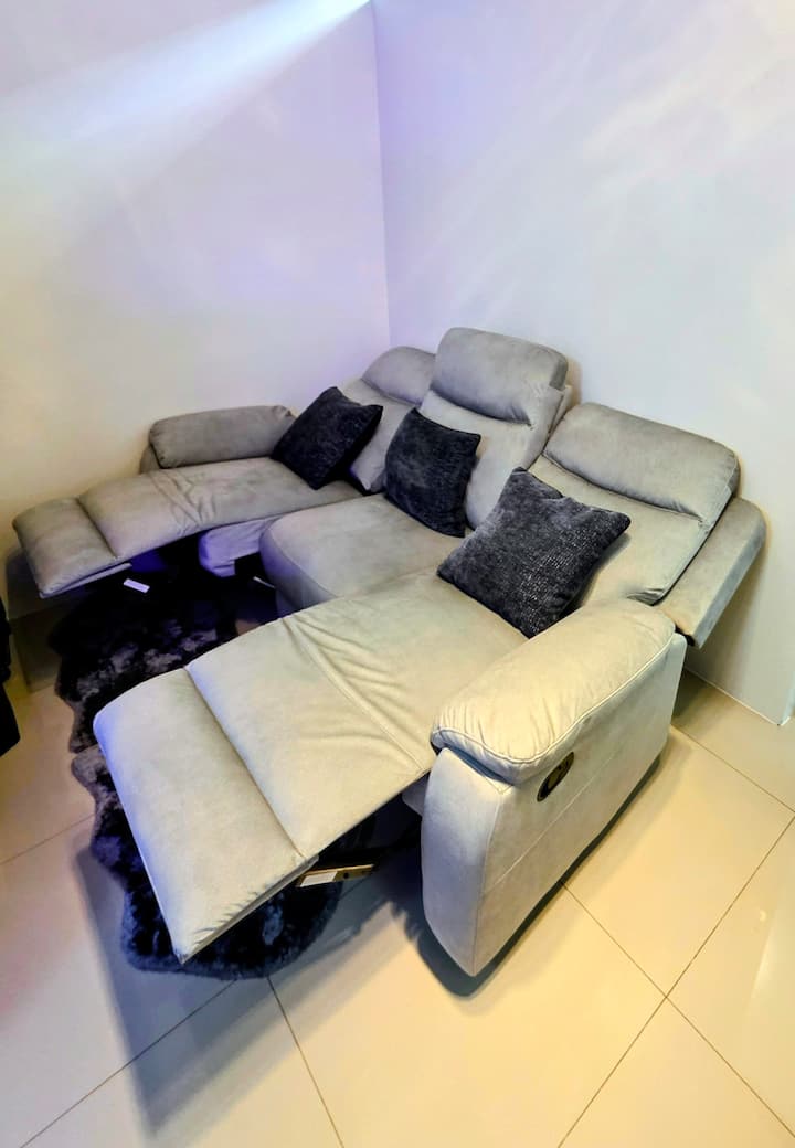 Riverfront Perfect Location. Makati And Rw Views! - Manila