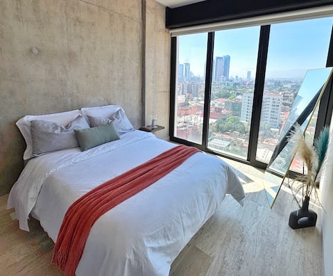 Sky view, gym, jacuzzi, parking, kitchen.