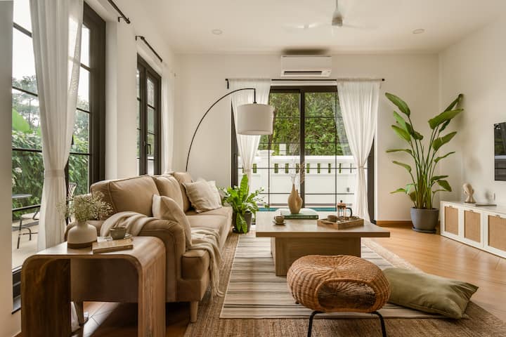 Living room image 6