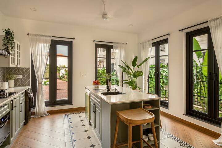 Full kitchen image 1