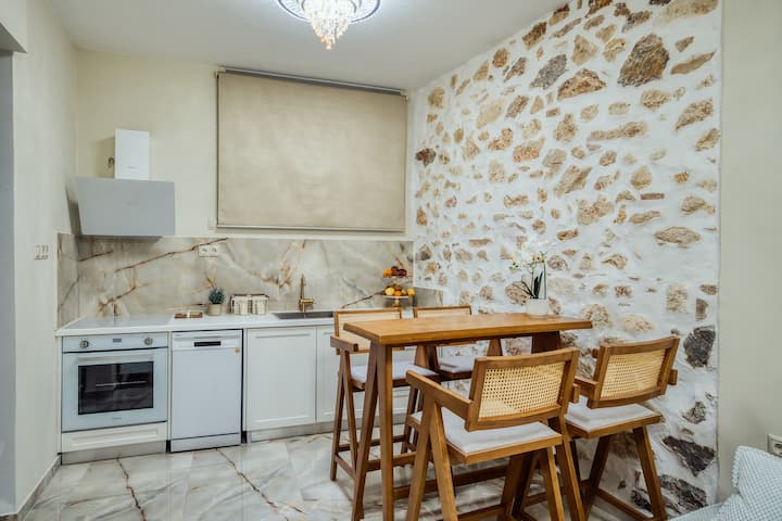 The Marble Retreat - Athen