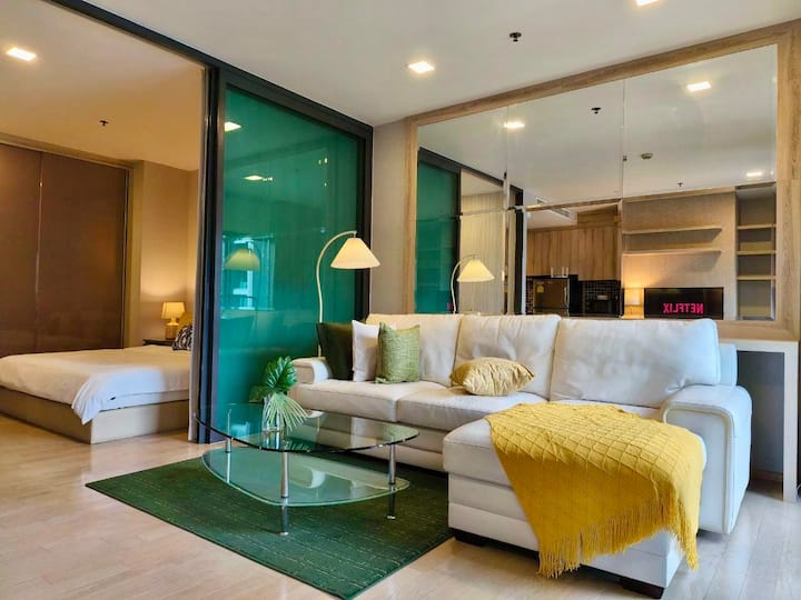 Bangkok Bliss | Work-ready 1bd | Fiber | Bts 2 Min - Bangkok