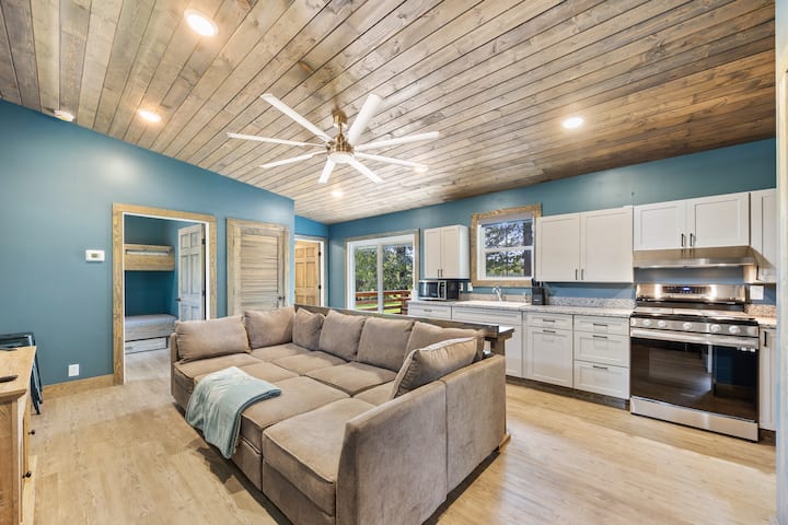 Cabin Near Nashville Sleeps 9! - Long Hunter State Park, Hermitage