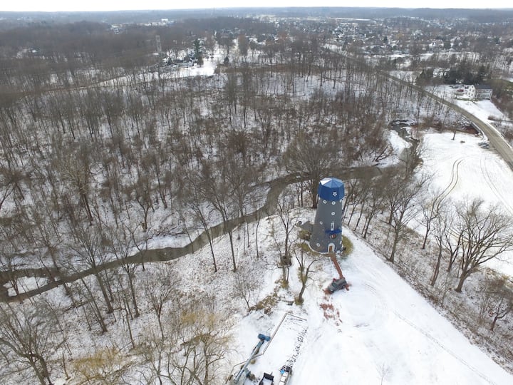 The Grand Landmark: 5-story Windmill Retreat - Lake Erie, PA