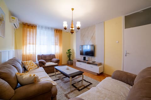 Top performing Airbnb: Podgorica Boulevard Residence, free public parking in Podgorica