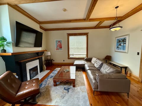 Popular Airbnb listing: Big House in Downtown Tampa | Walkable Sleeps 10 in Hyde Park Spanishtown Creek