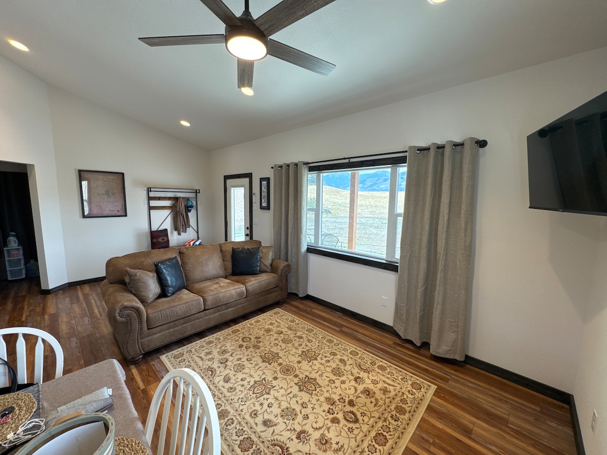 Top Airbnb: Yellowstone Mountain View Hideaway in Livingston / Paradise Valley