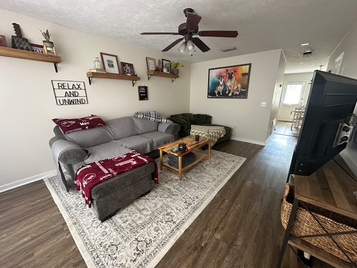 Starkvegas Stay - 2 Br/2.5 Ba Townhome/condo - スタークビル, MS