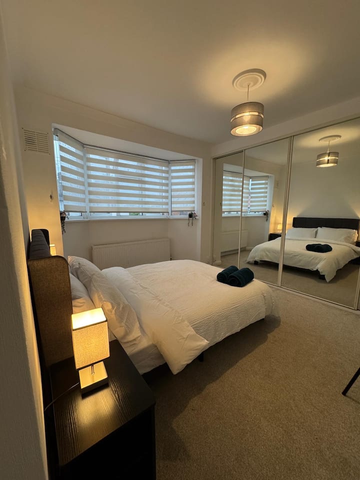 Lovely 3 Bed House Near Heathrow (Sleeps 8!) - London Heathrow Airport (LHR)