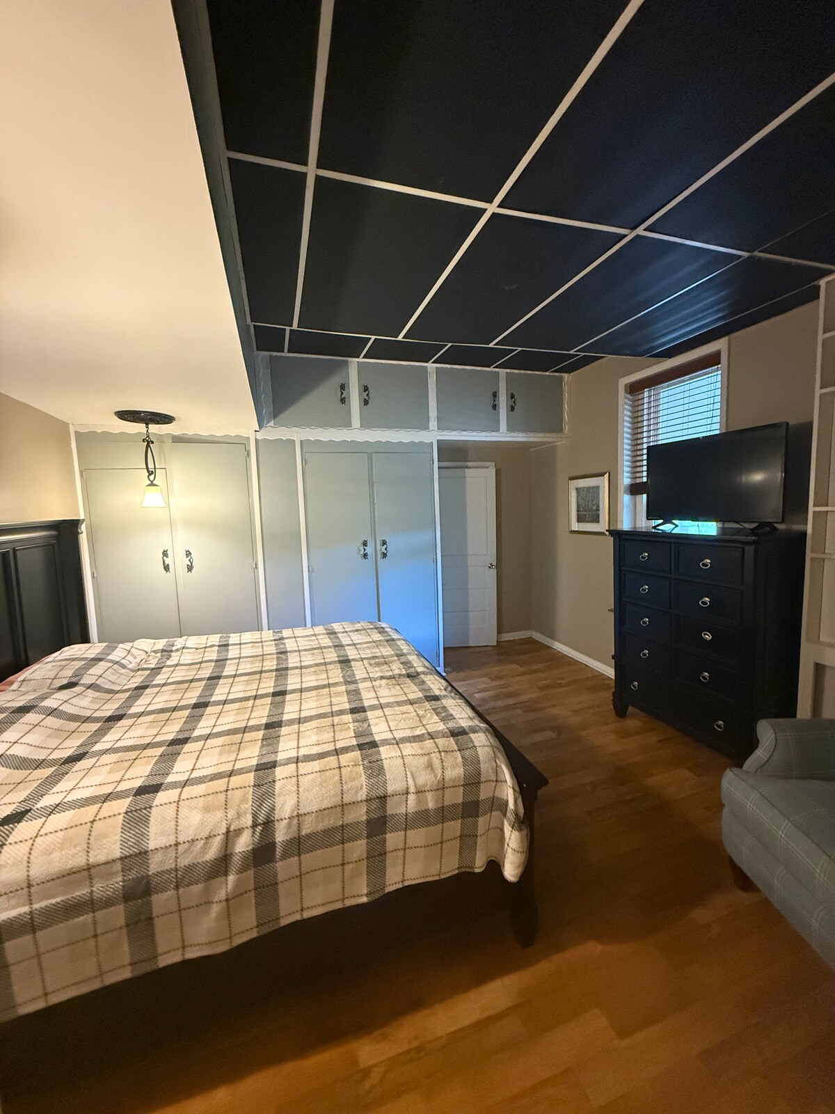 Უამრავი სათავსო და სააბაზანო!