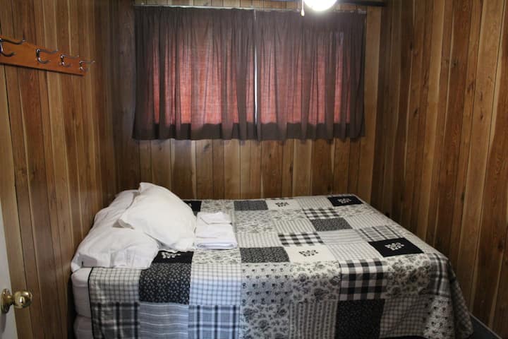 Waterfalls Lodge: Cottage #9 - Big Trout Lake