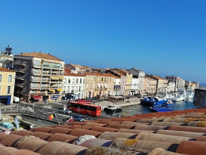 Pogled iz spavaće sobe 1 i zimskog vrta: „Canal Royal” u Sèteu
