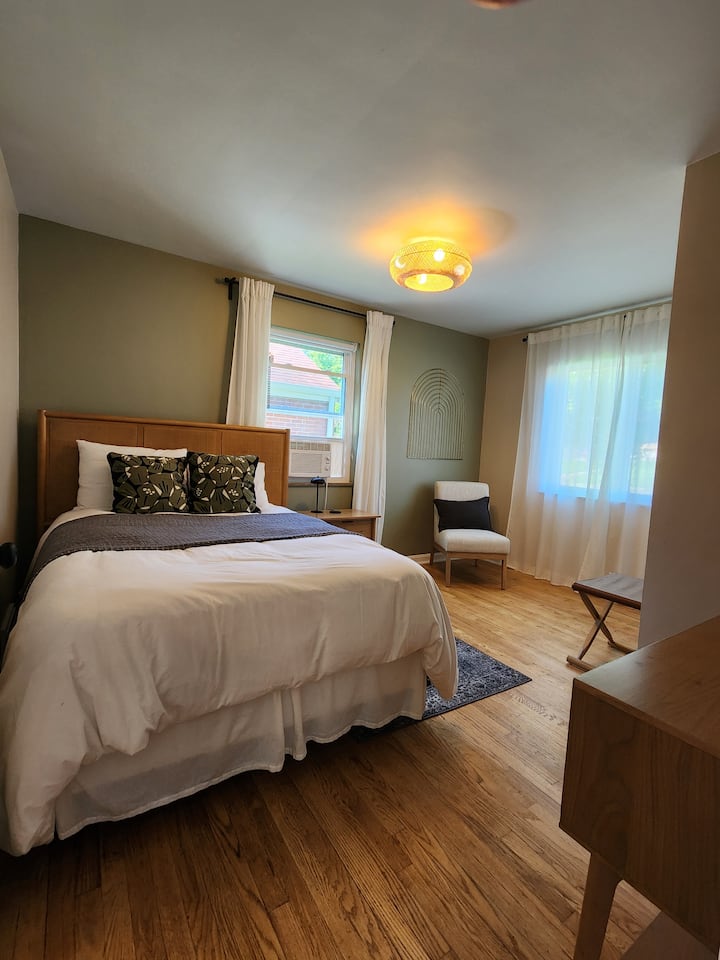 Stylish & Cozy 
2-bedroom Apartment - Cincinnati, OH