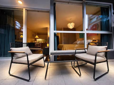 Private terrace, king bed and Metro Santa Lucía