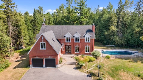 Top performing Airbnb: Pool, Game Room, Hot Tub, Theatre, Sauna in West Carleton March