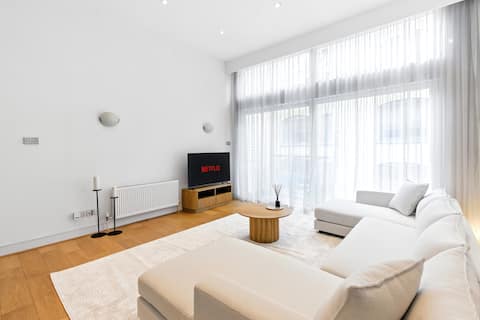 Successful Airbnb property: Oxford Street luxury HOUSE 3Bed 3Bath Free Garage in City Of Westminster