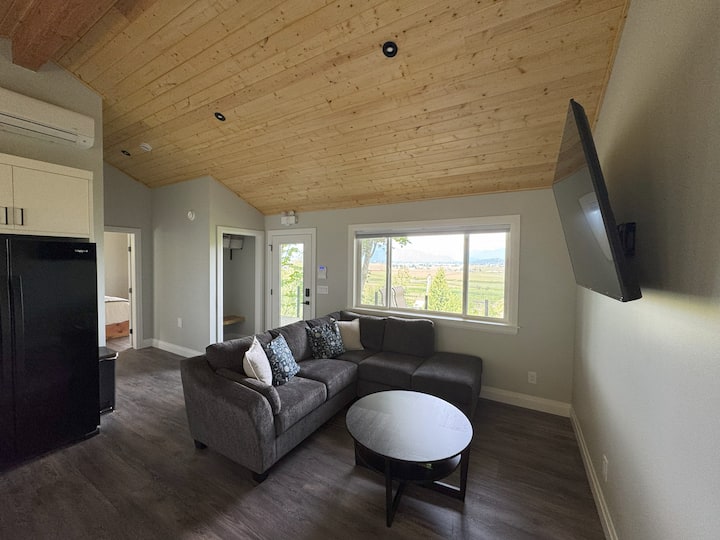 Family-friendly Carriage House - 칠리웍