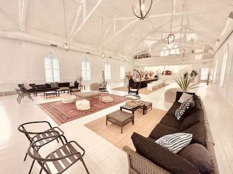 Successful Airbnb property: White Bohemian, Games, Hot Tub Events sleeps 34 in South Atlanta