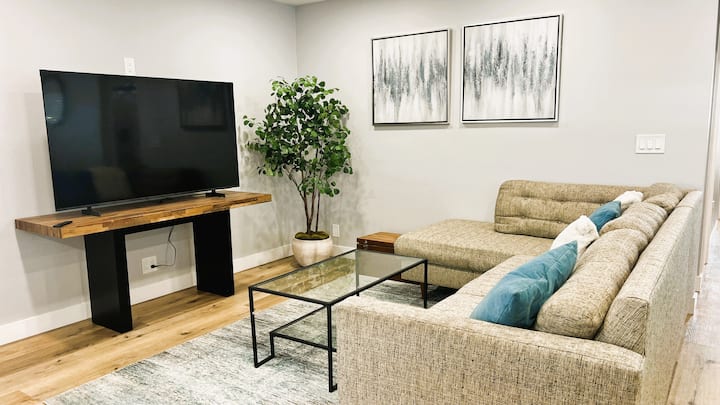 Modern Comfort Near Disneyland - Garden Grove, CA