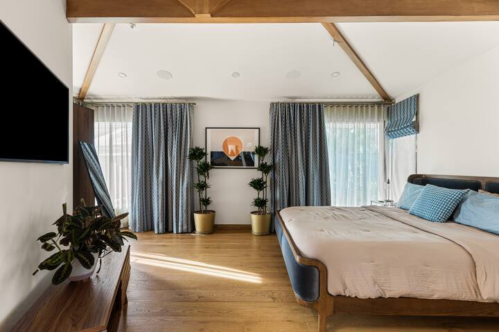 Hollywood Hills Unique Stay | Private | Views gallery image 5