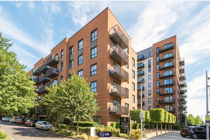 City Gateway Apt - Green Quarter Southall Retreat - 海斯