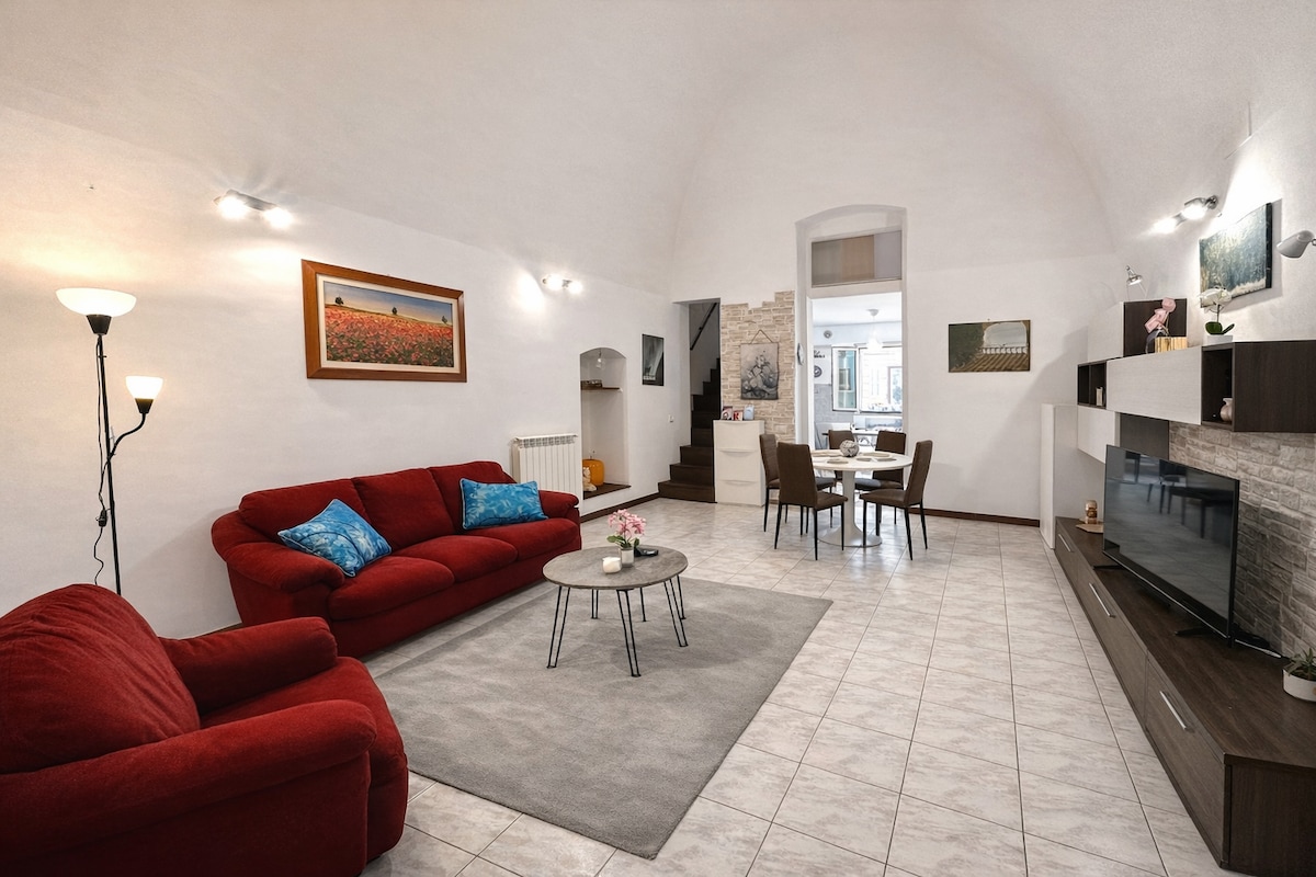 Top Airbnb: Elegant Apt - City Center - 2 bathrooms - 100m² in Bari