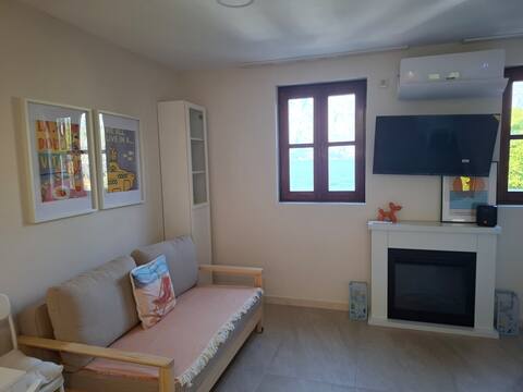 Popular Airbnb listing: Happy Kiwi in Kotor